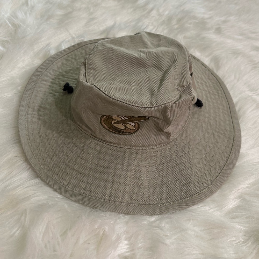 Walt Disney World Mickey Mouse surfing vintage tan bucket hat with a string